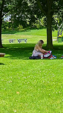 Thick Bikini Chick In The Park ? Uncut Version'