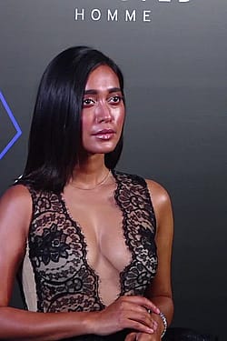 Sayani Gupta Mega Cleavage'