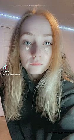 Cute TikTok Slut Has Skills'