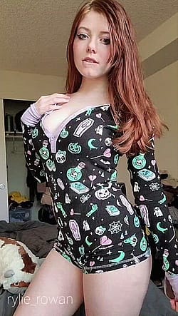 There's A Lack Of Ginger Girls On This Sub So Enjoy Your Daily Dose ?'