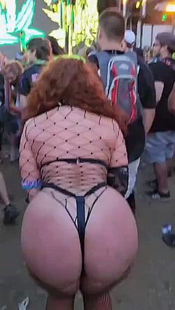 PAWG Fingered At Festival'