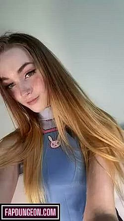 Tiktok Teen Showing Her Pussy'