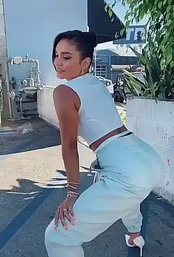 Vanessa Hudgens Shaking Her Ass'