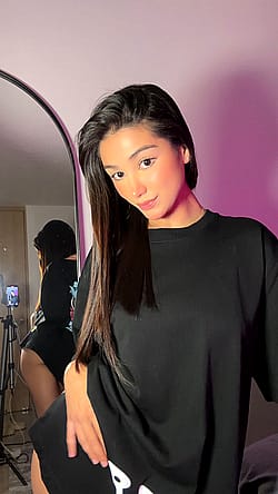 Petite 18yo mexicana, do you like me fully naked?'