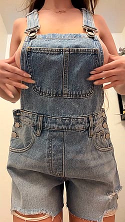 My big tits don’t fit very well in overalls lol🤪🤪'