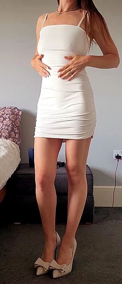 I look so tall in heels redditors 🤣 don't be fooled though, I'm only 5'2. I call it funsized 😉'