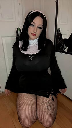 Ever tittyfucked a Goth Mommy before? (;'