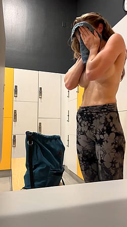 Hidden camera fantasy: sweaty mom changes after the gym'