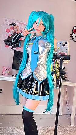 Hatsune Miku by Miamiaxof'