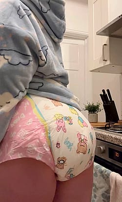 🫶🏽 Diaper checks in the kitchen…'