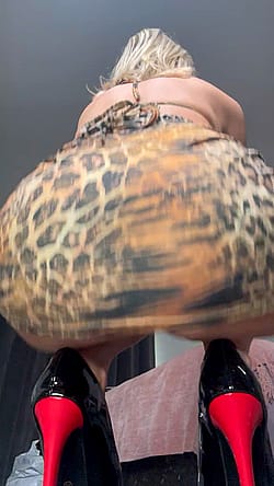 Asshole reveal'