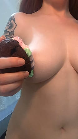 cake titties 🍰'