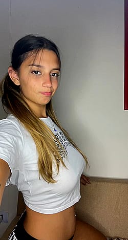 just turned 18 and posting here for the first time… am i cute'