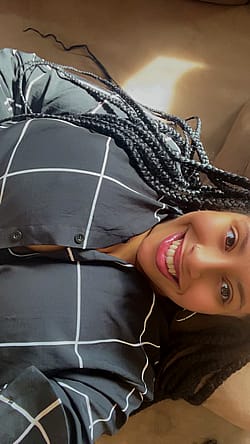 if you are above 20... leave a 🤍 & i send you some private pussy pics <3'