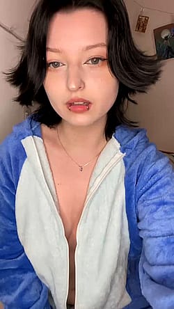 Would you say a gamer girl like me looks good?'