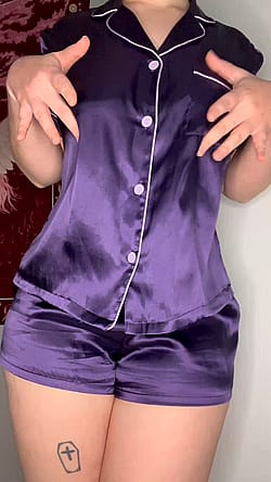 New 12 minute solo video out tonight! Lots of dirty talking, anal play, oil, and dildo riding :)'