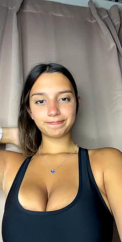 just turned 18 and posting here for the first time… am i cute'
