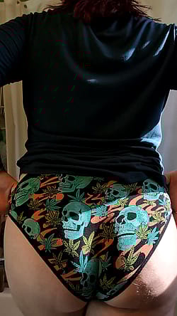 Do you like my new panties? 😏'