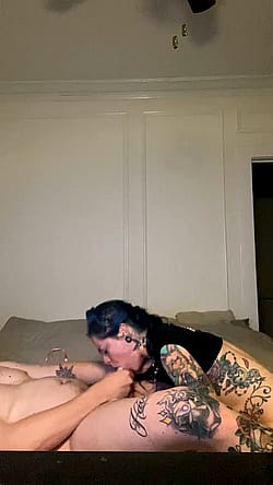 she loves getting her throat used 😈'