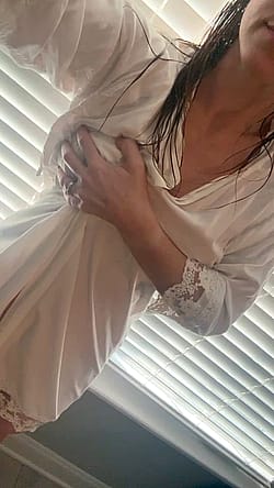 37yo married mom is skipping church today. Worship me instead'