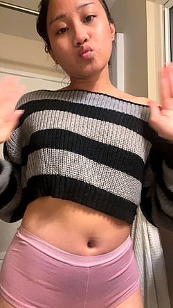 Petite Teen Flashing Her Boobs'