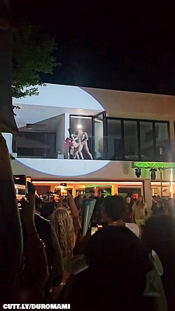 Wild Party with Naked Chicks'