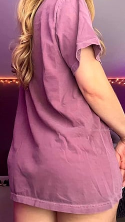 Bubble Butt Babe Reveals Her Panties'