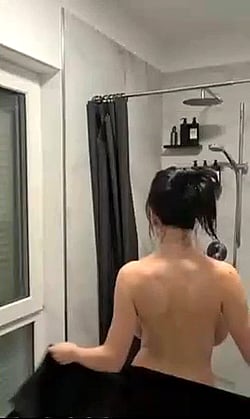 Towel Tits: A Serious Amateur Moment'