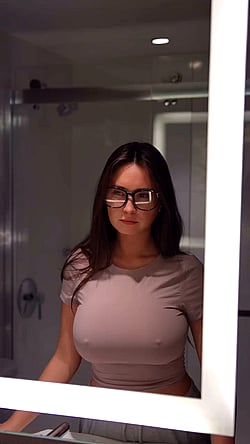 Big Tits Mirror Trick'