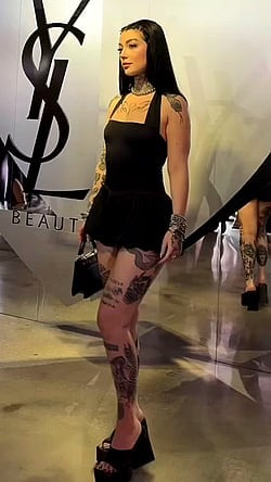 Rakieta - A Sexy Celebrity Showcasing Her Legs'
