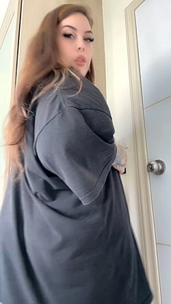Hiding a Fat Ass in a Black T-Shirt'
