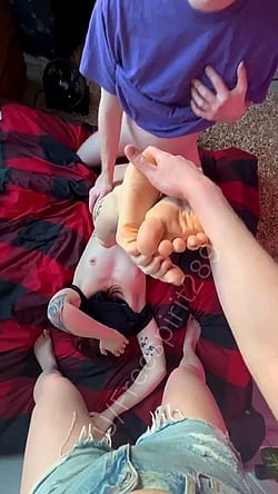 Perfect Little Feet: A Threesome with 18-Year-Olds'