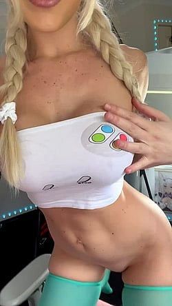 Suck and Fuck: Big Tits Blonde Babe'