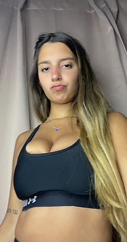 Big Tits or Bust: A Tinder Conversation'