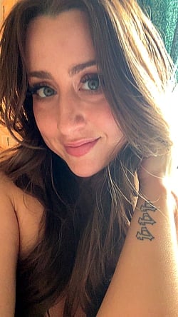 Shaved Pussy Ready for Cum'