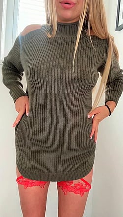 Pull Out Challenge: Cute MILF in Green Dress'