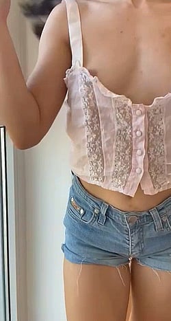 OnlyFans Teen Shows Off Her Body in a Pink Lace Top'