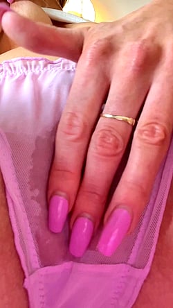 Pink Pussy Teasing: A Solo Amateur Masturbation Experience'