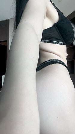 Dinner's Ready: Young Pawg's Ass on Display'