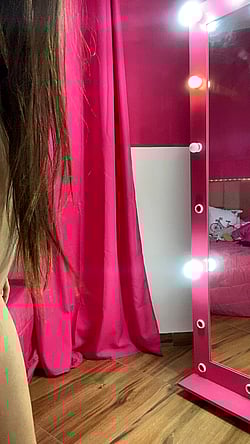 Pink Curtains and Mirror: Visuals You Won't Mind Getting Stuck On'