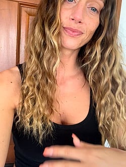 Springtime Vibes: A Hotwife's Thank You to Her Fans'