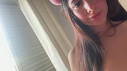 18yo Teen Looking for Someone to Eat Her Out on OnlyFans'