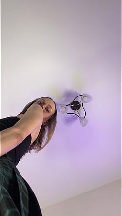 Cute College Slut: A Pussy-Gazing Adventure'