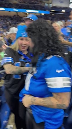 Cheer like a boss: 'It's better to cheer like this''