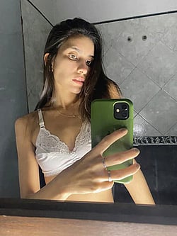 Cute Babe Teasing in Green Bra'