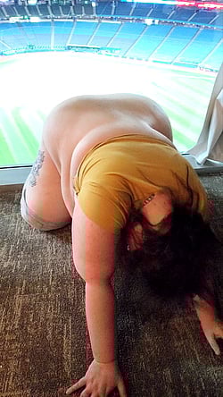Big Tits Show: Masturbating in Public'