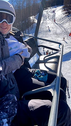 Big Tits Boobs Showing to Skiers'