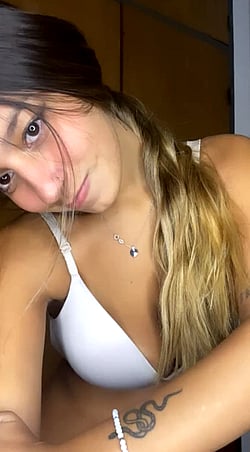Amateur Big Tits Cumshot: Is it Okay I've Never Kissed a Guy at 18?'