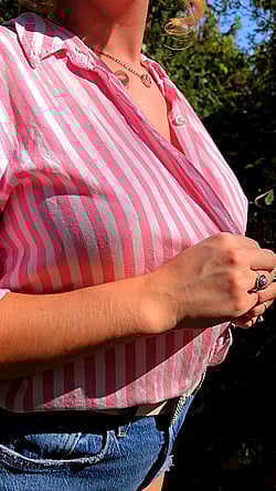 Busty Babe Basking in the Sun: A Sizzling Amateur Outdoor Experience'