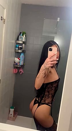 Describe my body in 1 word for a surprise - Cute, OnlyFans, Solo, Teen'